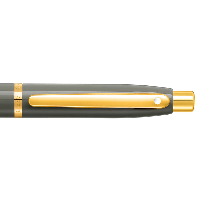 Bolígrafo Sheaffer negro matte, detalles dorados.